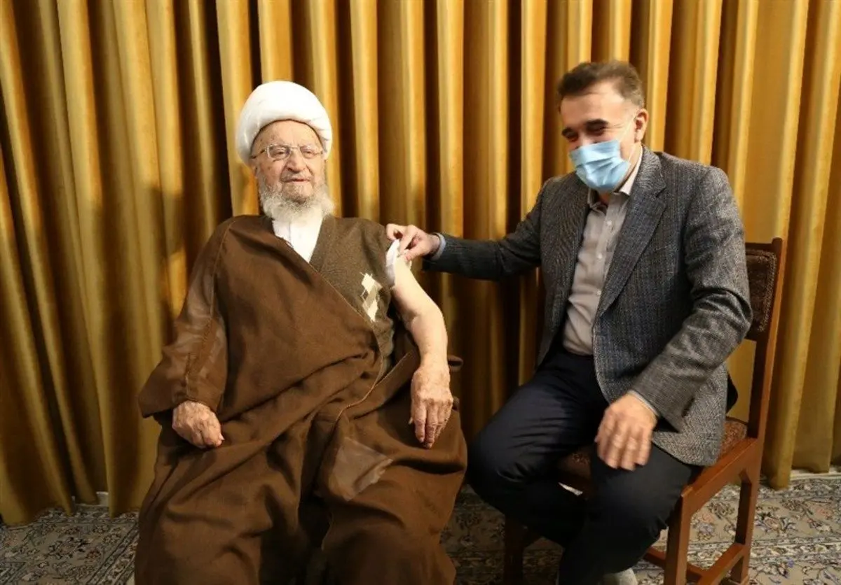 آیت‌الله مکارم‌: واکسن بزنید، حفظ سلامتی بدن مانند نماز واجب است