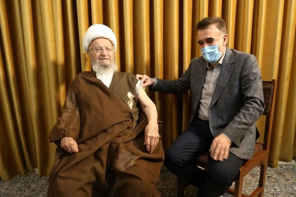 آیتالله مکارم: واکسن بزنید، حفظ سلامتی بدن مانند نماز واجب است