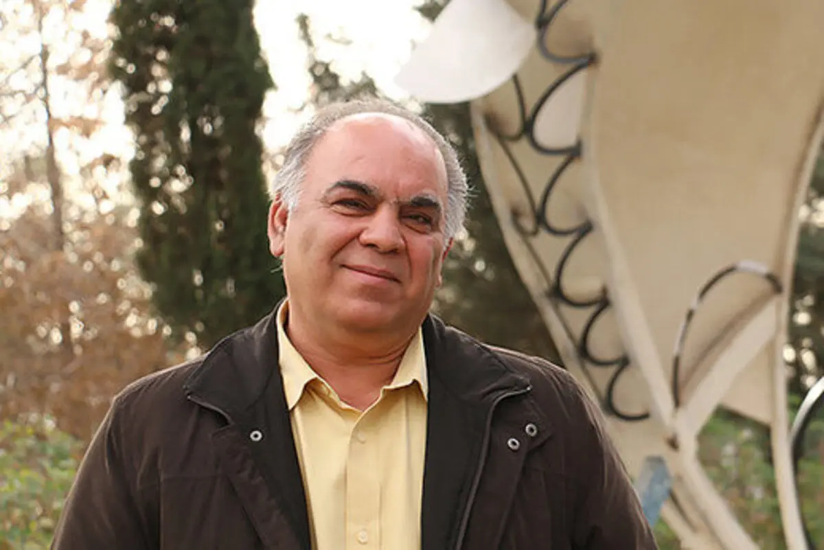 (ویدئو) آوازخوانی خواننده قدیمی روی تخت اتاق عمل قبل از جراحی قلب!