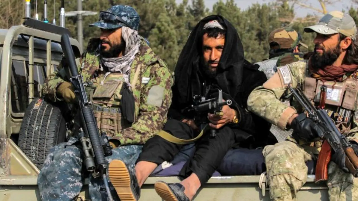 (ویدئو) شکنجه فرمانده نظامی پیشین افغانستان توسط طالبان