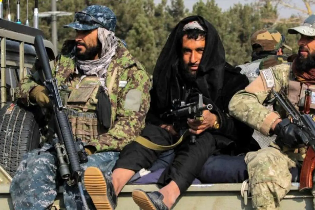 (ویدئو) شکنجه فرمانده نظامی پیشین افغانستان توسط طالبان