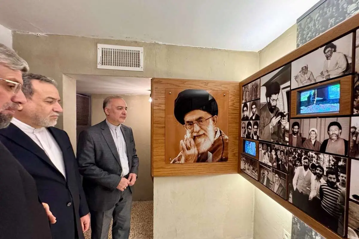 بازدید عراقچی از منزل رهبر معظم انقلاب در مشهد