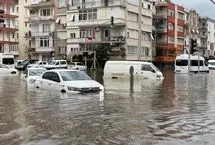 سیل در ترکیه خودروها را با خود برد 