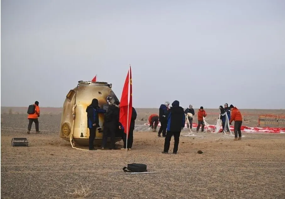 کپسول فضایی چین بدون فضانوردان به زمین بازگشت