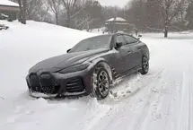 چرا خودروهای برقی در زمستان لیز می خورند؟