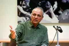 کنایه زیدآبادی به شریعتمداری: مردم‌آزاری هم عالمی دارد!