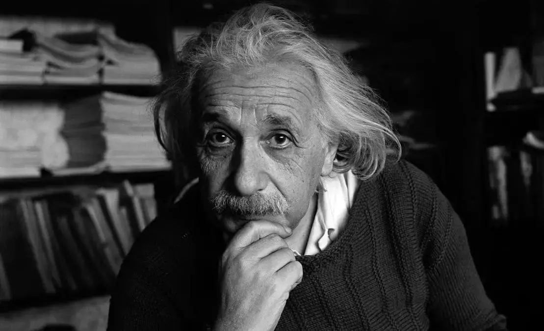  «آلبرت انیشتین» در 6 سالگی و در کنار خواهرش ماریا؛ سال 1263 