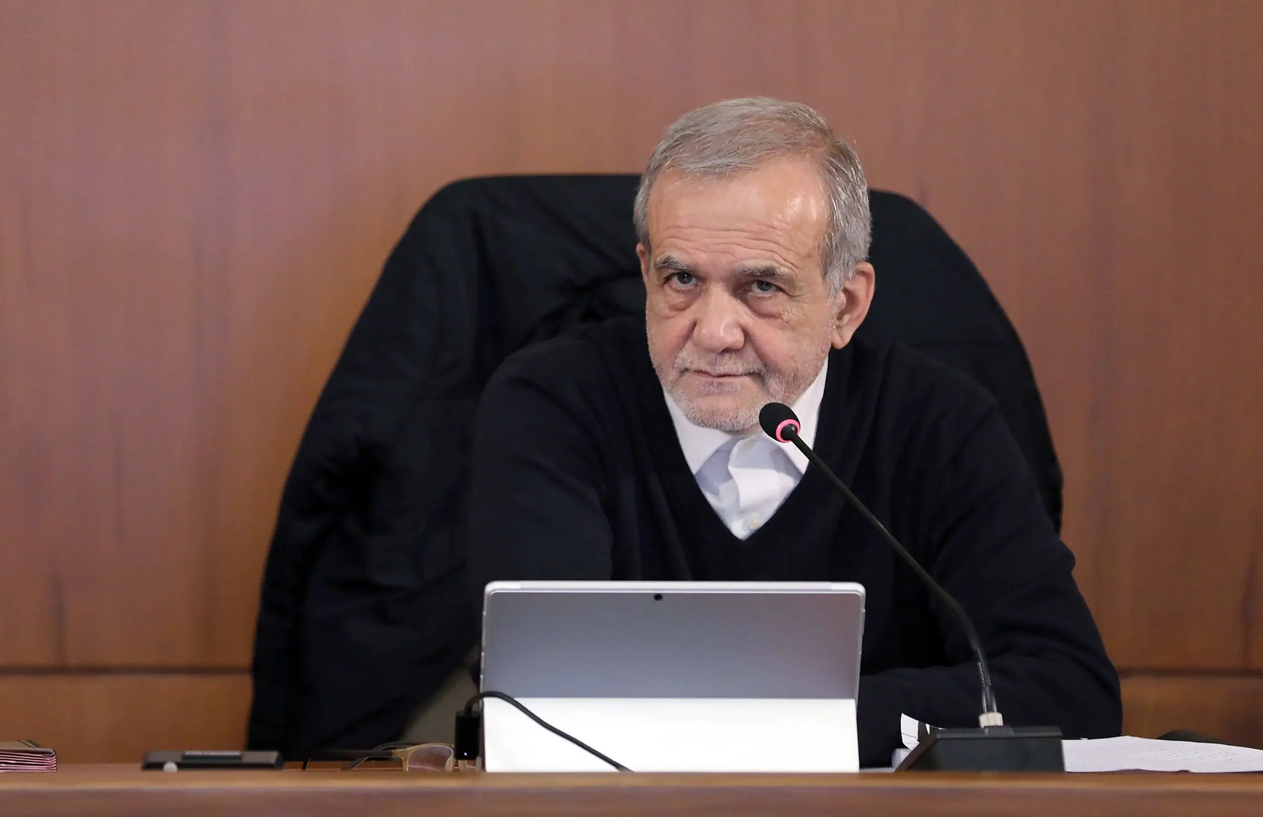 پزشکیان: من به عنوان مسئول دولت، به خاطر نارسایی‌هایی که وجود دارد از ملت شریف عذرخواهی می‌کنم