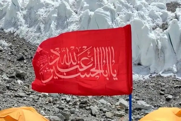 عزاداری محرم بر بلندای دومین قله مرتفع جهان
