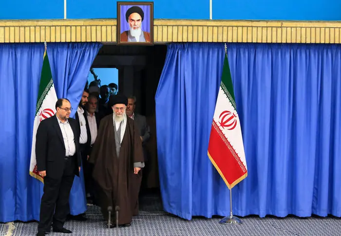 (تصاویر) رهبرانقلاب پای صندوق رای