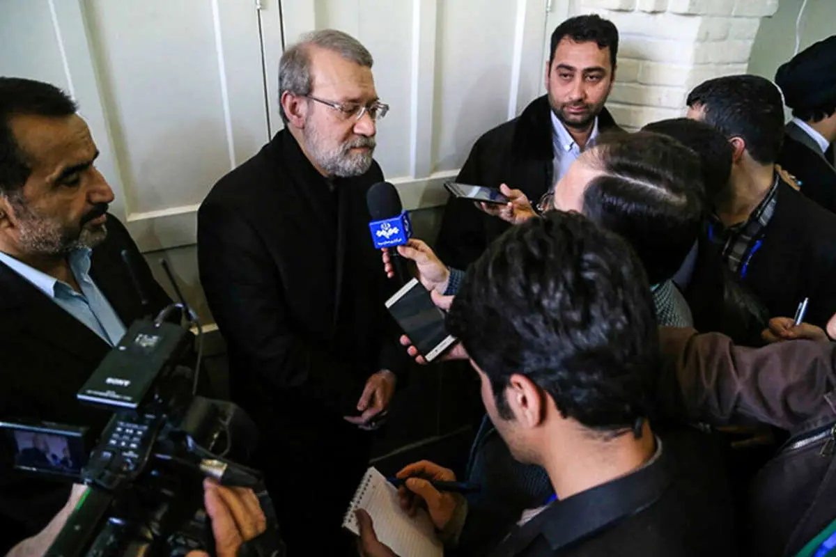 (تصاویر) علی لاریجانی در صف رای گیری