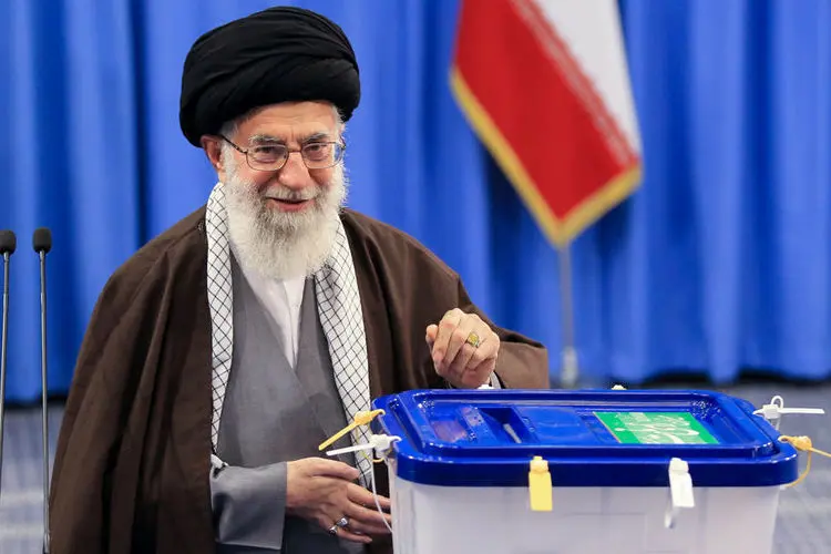 حضور مردم پای صندوق‌های رأی، شرکت هنرمندان و عروس و داماد در انتخابات، جنگل برفی،...