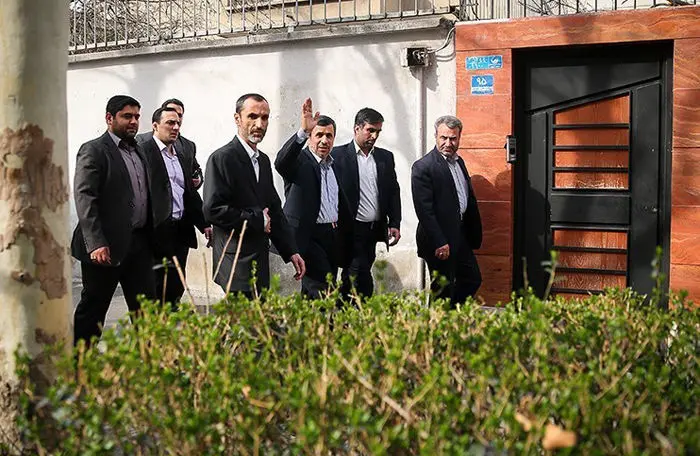 (تصاویر) شرکت احمدی نژاد و بقایی در انتخابات