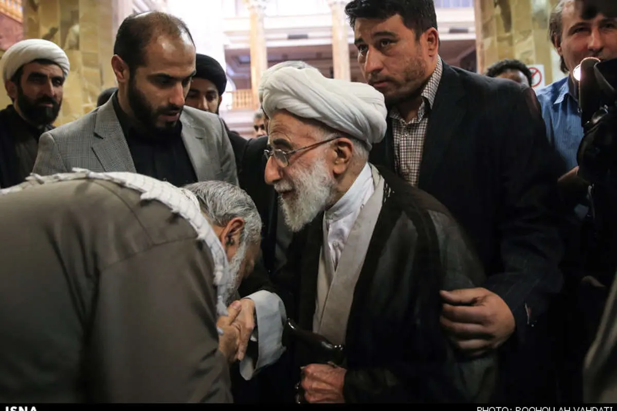 (تصویر) دست بوسی آیت الله جنتی توسط سردار نقدی