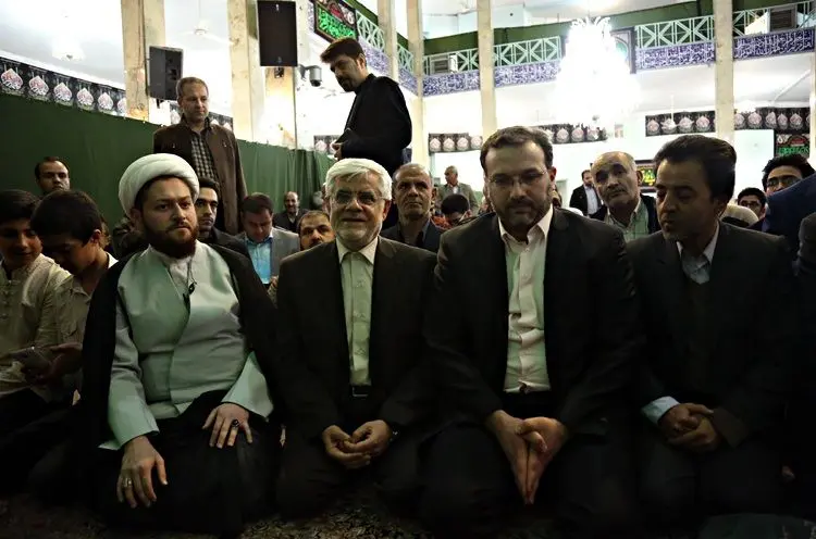 (تصاویر) سخنرانی عارف در مسجد محله احمدی‌نژاد