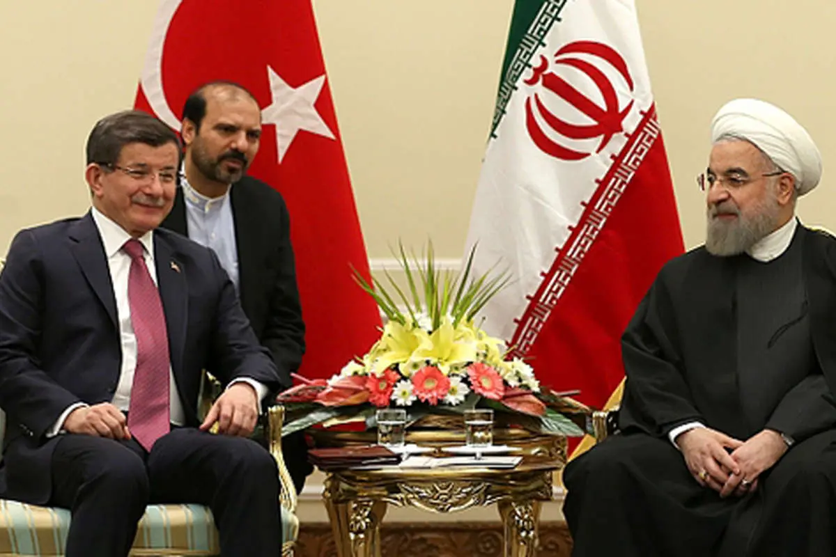 روحانی: آینده هر کشوری توسط مردم آن کشور تعیین شود/ داود اوغلو: باید در مسائل منطقهای دست به دست هم دهیم