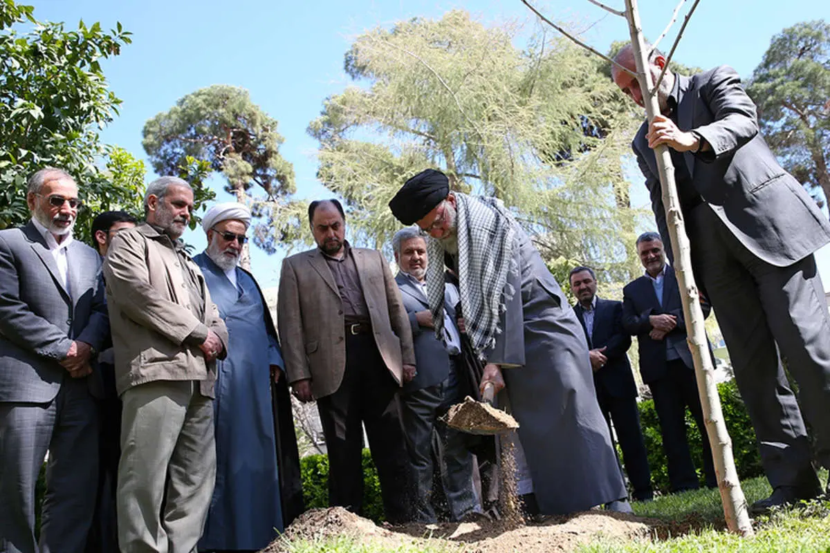غرس نهال توسط مقام معظم رهبری، اجلاس خبرگان رهبری، آیین ملی نوروز، مسابقات رباتیک...