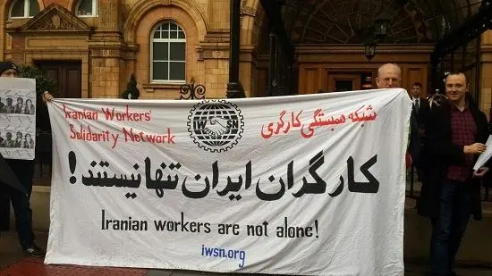 (تصاویر) تجمع در برابر محل سخنرانی نهاوندیان
