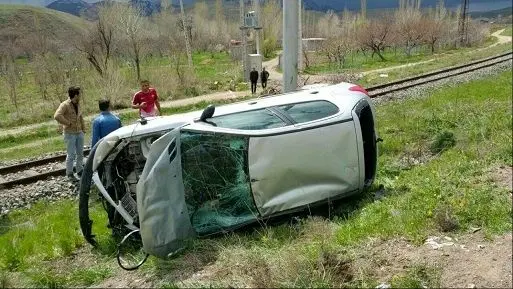 (تصویر) خودرو بازیکن سابق تراکتورسازی واژگون شد