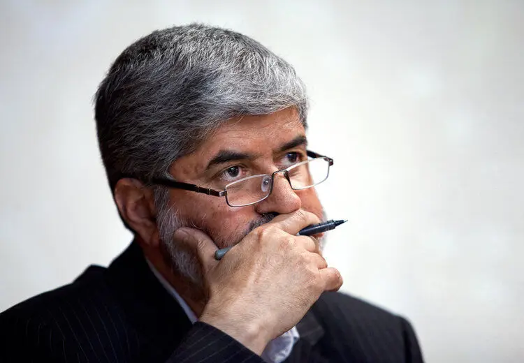 شعار دانشجویان مقابل علی مطهری، مسابقه فوتبال نمادین، جشنواره جهانی فیلم فجر، قطار...