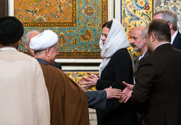 نخستین دوره جایز ادبی چهل، سیزدهمین جشن بازیگر، نقد و بررسی برنامه نود، ریزش ساختمان،...