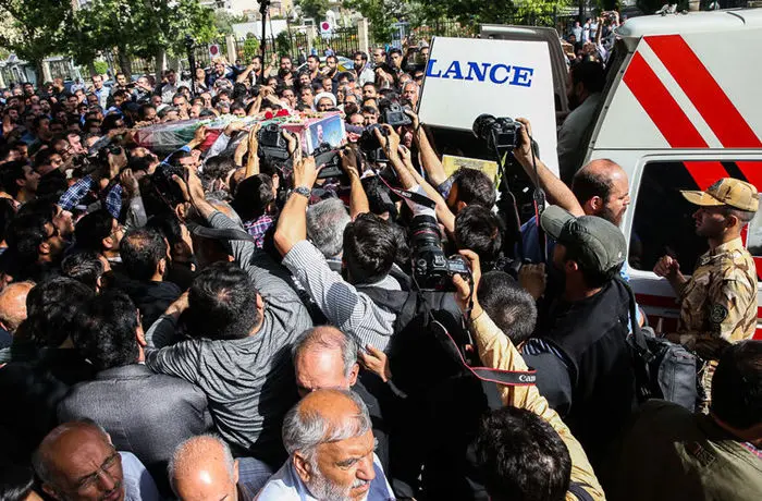 (تصاویر) محافظ رهبر انقلاب تشییع شد