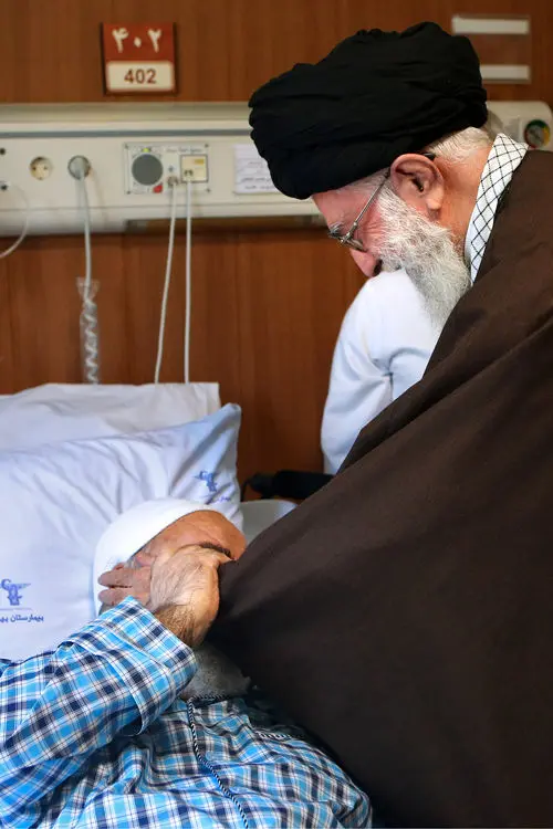 (تصاویر) عیادت رهبرانقلاب از محمدی گلپایگانی