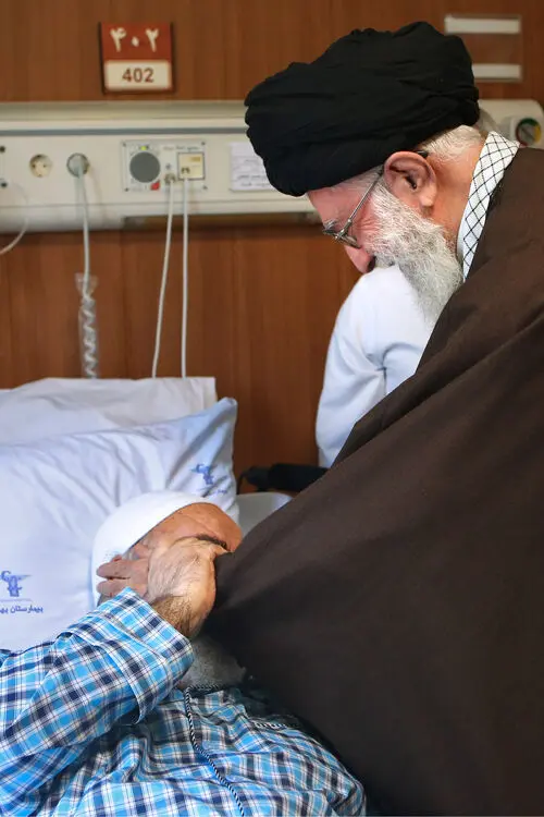(تصاویر) عیادت رهبرانقلاب از محمدی گلپایگانی