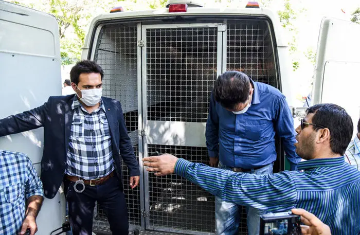 (تصاویر) بازسازی سرقت ساختگی از طلافروشی
