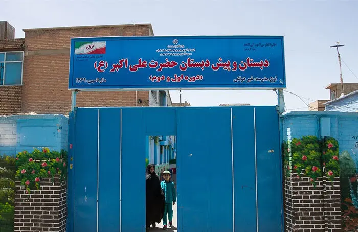 (تصاویر) اهداء کلیه مدیر به دانش‌آموز