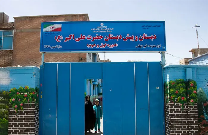 (تصاویر) اهداء کلیه مدیر به دانش‌آموز