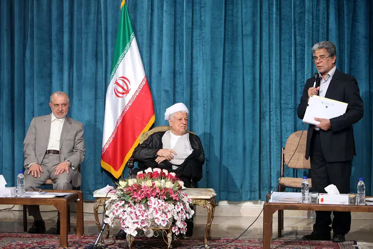 برداشت توت فرنگی، جشنواره فناوری نانو، سفر وزیر به قم، جشنواره پنیر، عکس سلفی با...