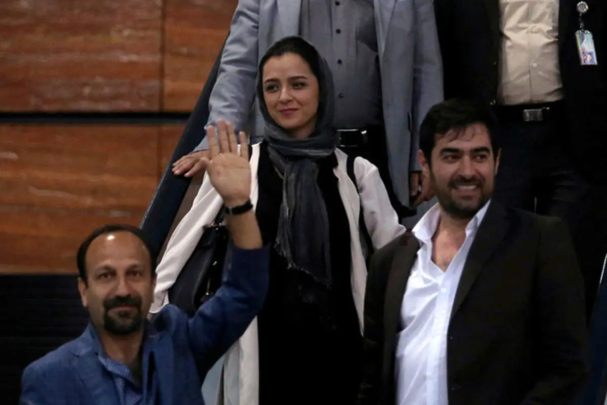 حاشیه های استقبال از فرهادی و عوامل "فروشنده" در فرودگاه