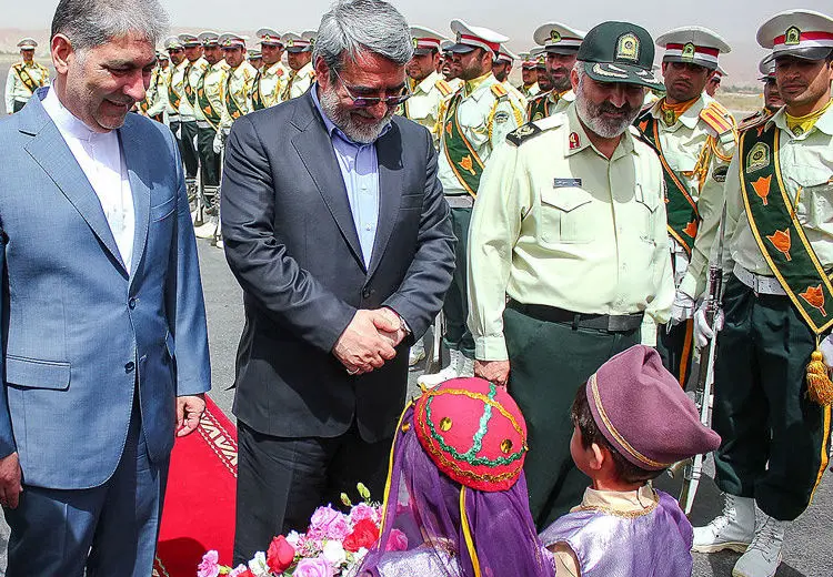 وداع با دو شهید، اولین جشن روزنامه سینما، اکران خصوصی فیلم گاوخونی، خنده آقای شهردار،...