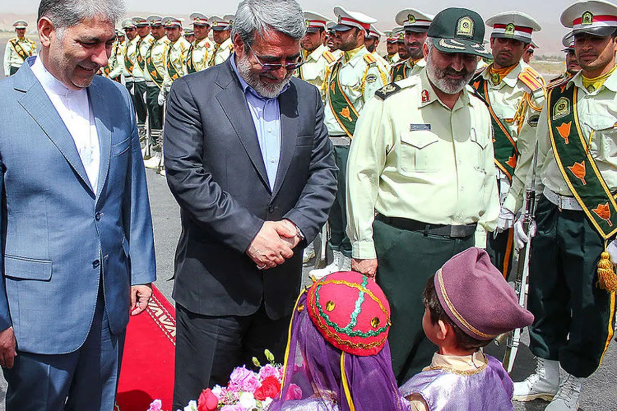 وداع با دو شهید، اولین جشن روزنامه سینما، اکران خصوصی فیلم گاوخونی، خنده آقای شهردار،...