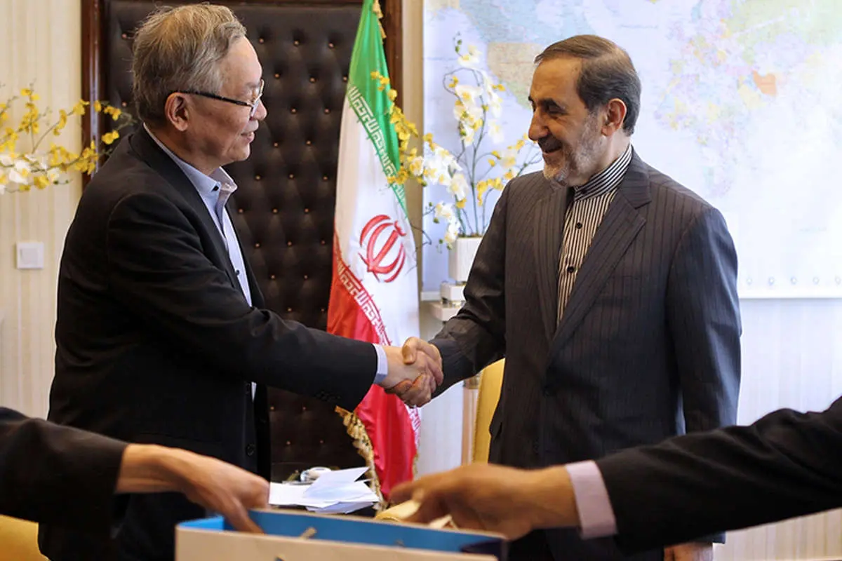 خنثی کردن بمب در فرودگاه، مسابقه خونین فوتبال، جشن گلریزان، نمایش دریادلان، پارک...
