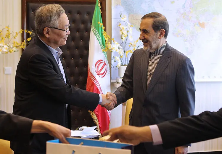 خنثی کردن بمب در فرودگاه، مسابقه خونین فوتبال، جشن گلریزان، نمایش دریادلان، پارک...
