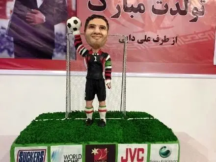 تصویری از کیک تولد عقاب آسیا