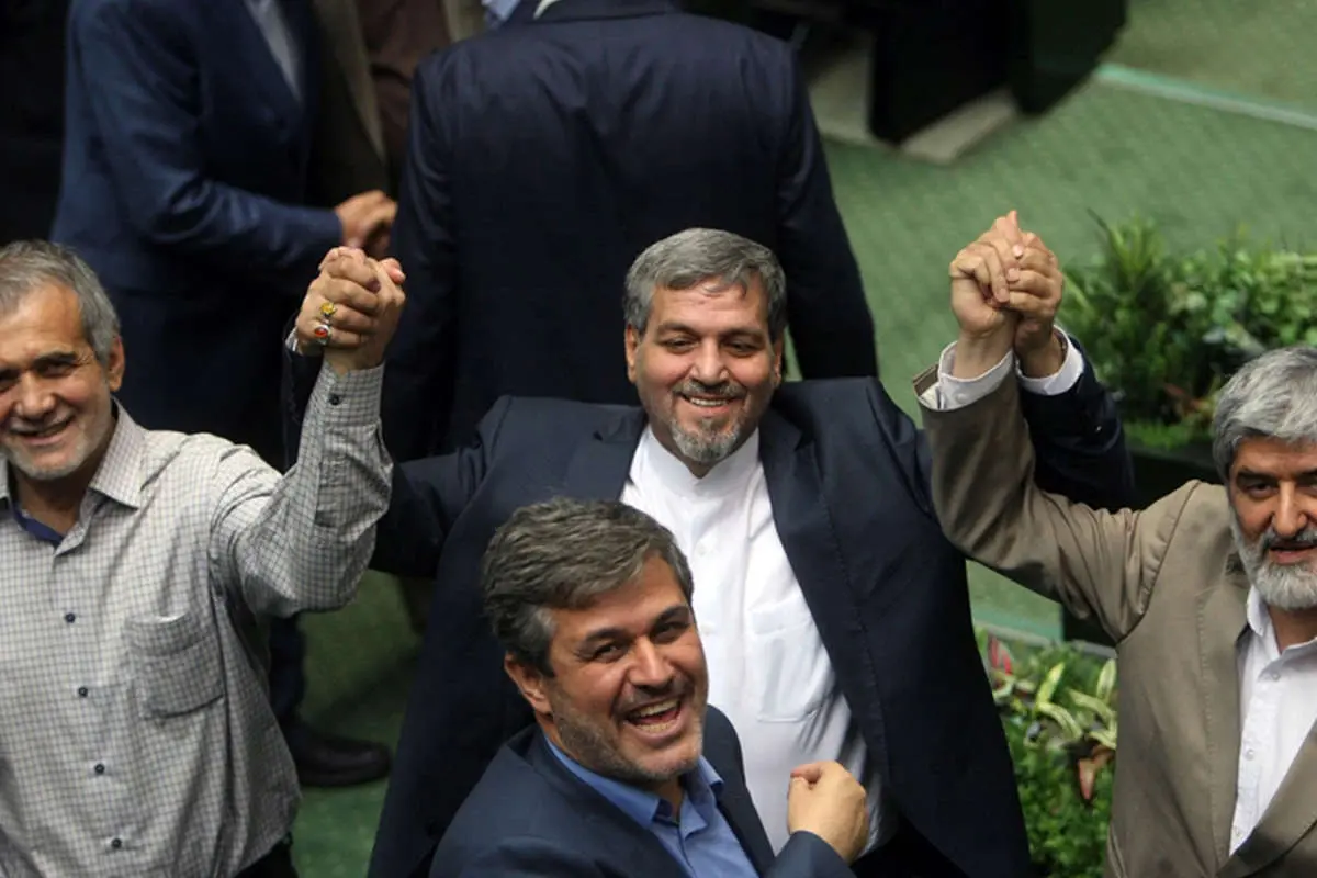 شادی پس از انتخاب هیأت رئیس مجلس؛ خنده شهاب حسینی، اختتامیه جشنواره فیلم، جشن فارغالتحصیلی دانشجویان و ...