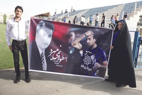 تابوشکنی استقلال؛ زنان روی سکو تیم‌شان را تشویق کردند