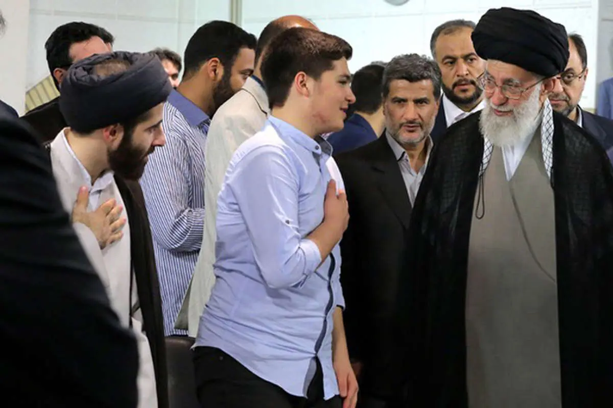 (تصاویر) دیدار شاعران با رهبرانقلاب