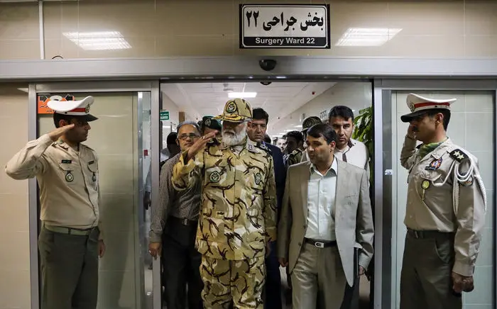(تصاویر) عیادت امیرپوردستان از سربازان مجروح