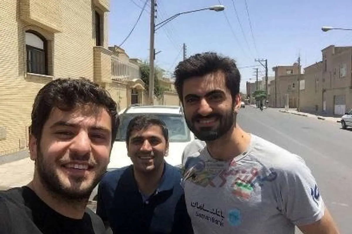 سلفی آقای مجری با والیبالیست معروف