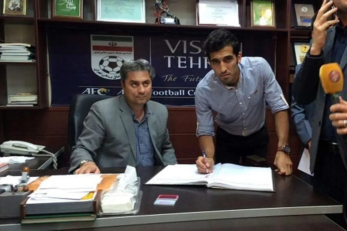 تصویری از ثبت قرارداد شاه ماهی با پرسپولیس