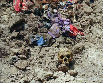 (تصاویر) کشف گور خانوادگی در آبادان