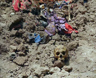 (تصاویر) کشف گور خانوادگی در آبادان