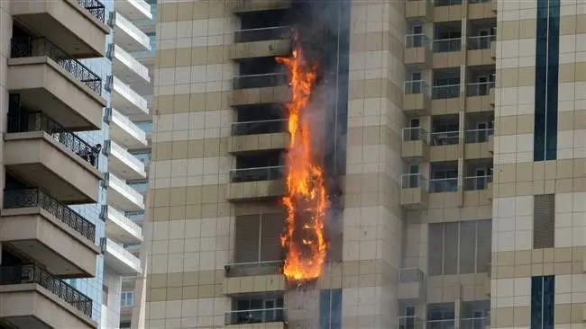 آسمان‎خراش دبی طعمه حریق شد +(تصویر)