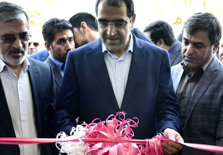 امروز به روایت تصویر// اکران خصوصی فیلم، سلفی با فردوسی‌پور، شوخی و خنده هنرمندان در جشن و ...