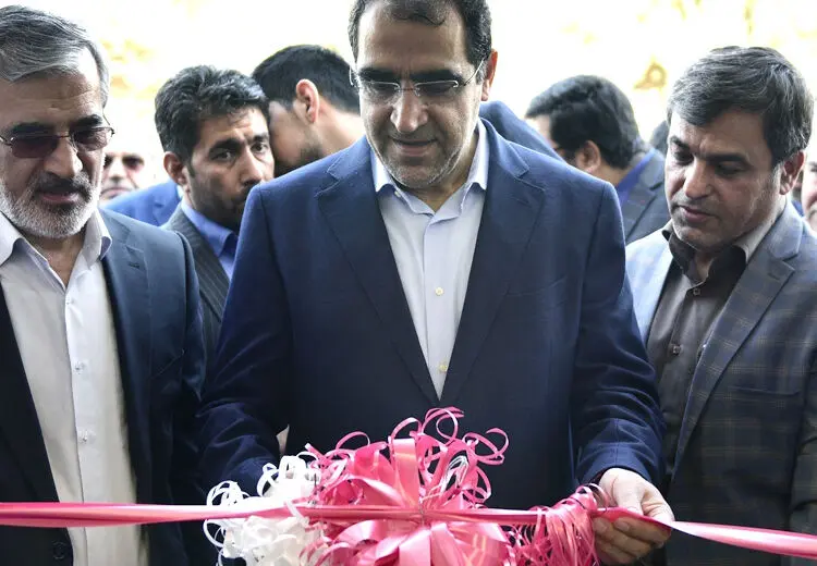 امروز به روایت تصویر// اکران خصوصی فیلم، سلفی با فردوسی‌پور، شوخی و خنده هنرمندان در جشن و ...