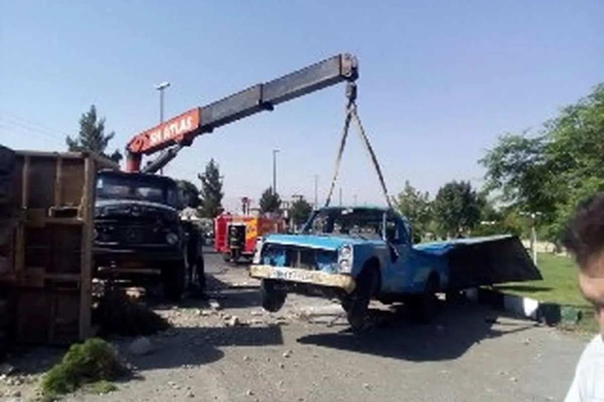 (تصاویر) تصادف وحشتناک کامیون در شهر زنجان